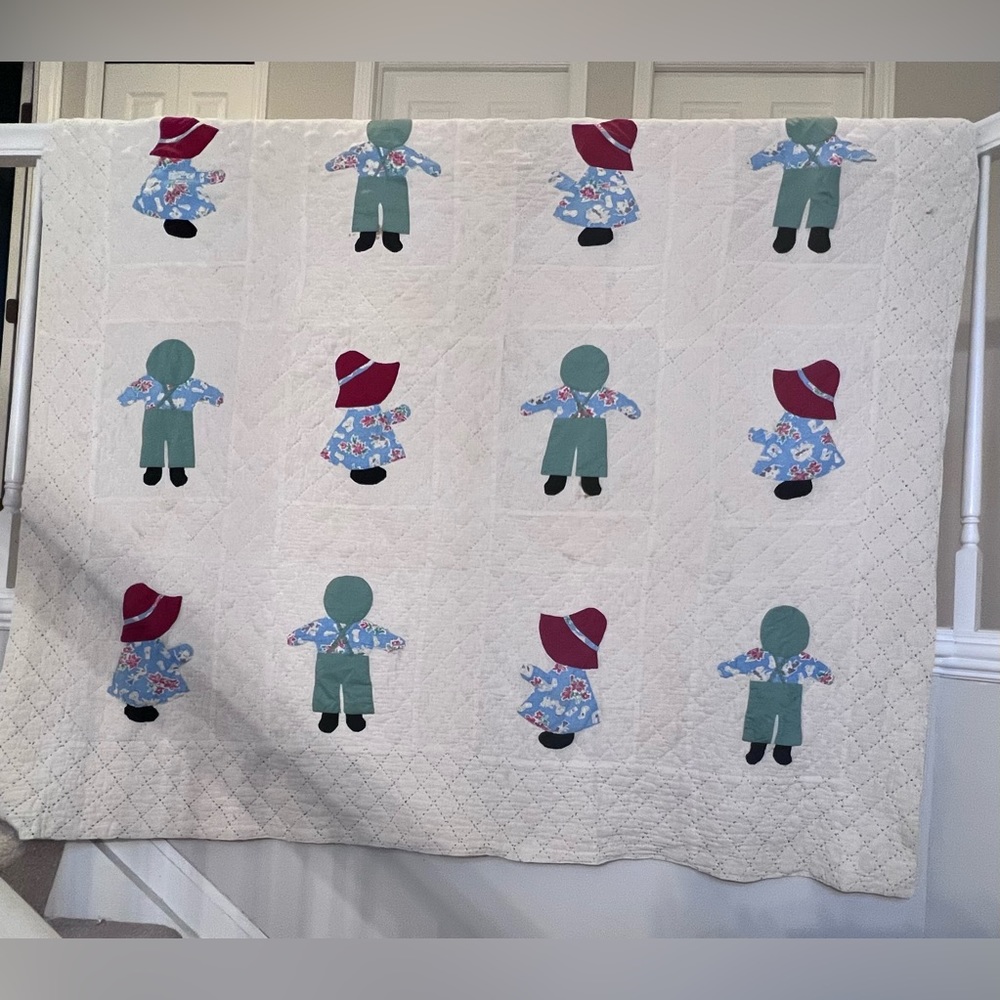 Sunbonnet Sue and Overall Sam Amazing Vintage handmade Quilt Full size